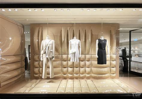 Burberry – Visual Merchandising and Store Design